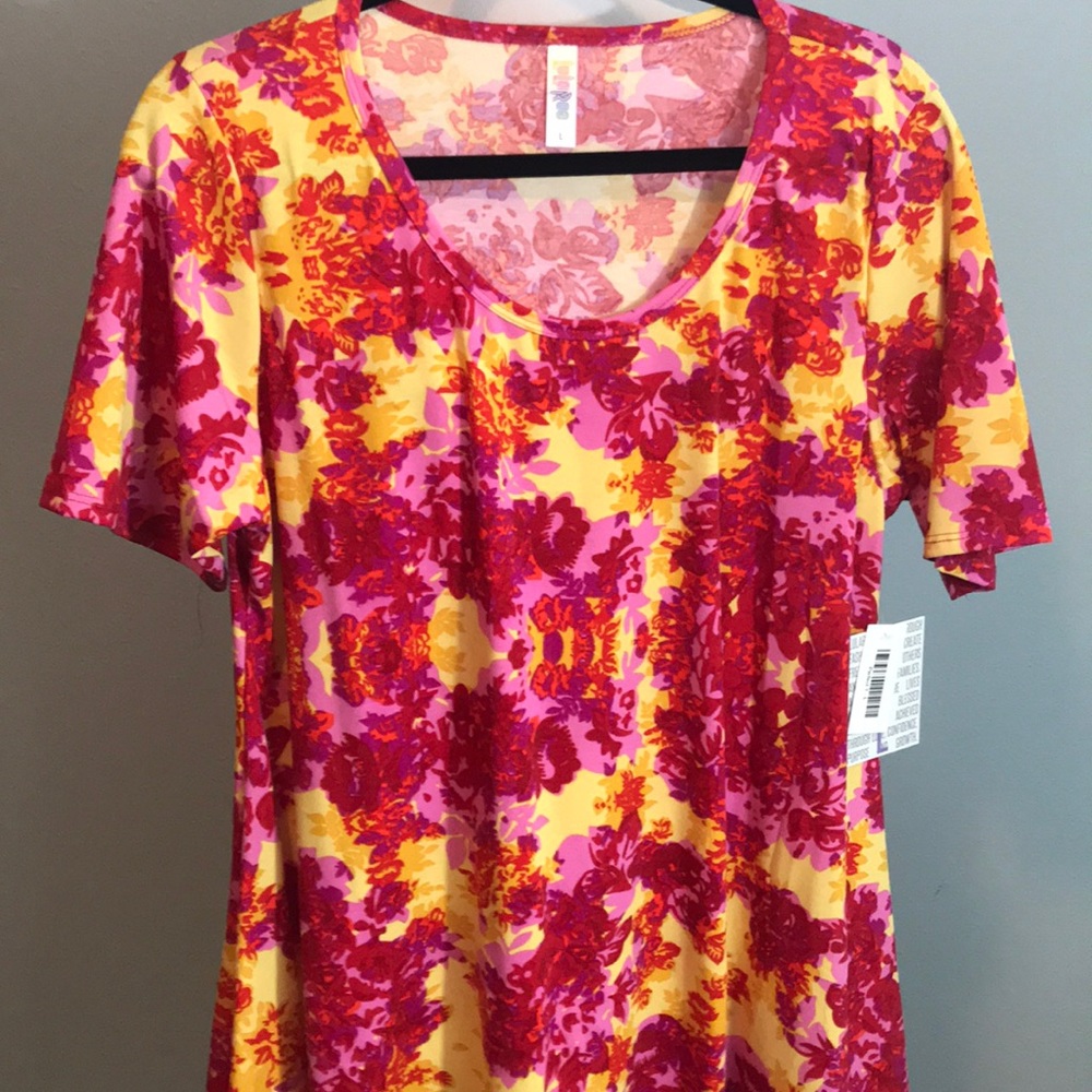 BNWT LuLaRoe Perfect T